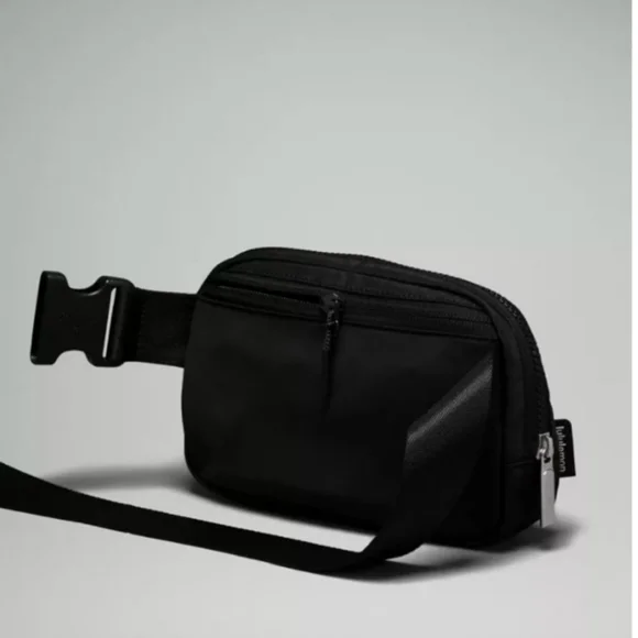 Lululemon Everywhere Belt Bag Rainbow Logo O/S Black NEW - Picture 5 of 10